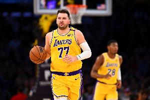 忠誠的獎(jiǎng)勵(lì)！新合同替掉了東契奇26-27的球員選項(xiàng) 并加薪200萬