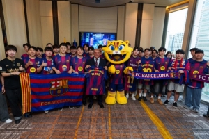 巴薩官方曬照，拉波爾塔與董事會接待了上海和首爾的巴薩球迷協(xié)會