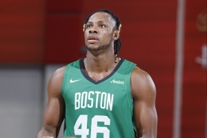 夏聯(lián)場(chǎng)均15+11！美記：貝西不想去海外打球 若有機(jī)會(huì)想與綠軍簽約