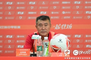 趙發(fā)慶：球隊(duì)在高溫下發(fā)揚(yáng)了肯吃苦的精神，崔明安現(xiàn)在信心滿滿