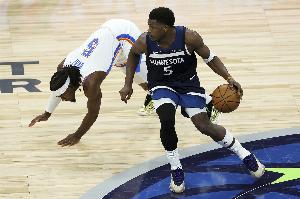 考辛斯：愛(ài)德華茲是個(gè)壞男孩 他會(huì)成為下一個(gè)本土MVP