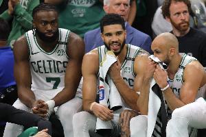 隊記：凱爾特人新賽季不會去交易大牌球員 除非送走布朗或者懷特