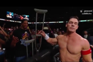 摔角手拿走哈利伯頓的拐重?fù)魧?duì)手 WWE官方：哈利送上了間接助攻