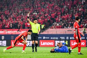 博主：英格蘭裁判安德魯吹上海德比純屬瞎猜，他明晚回曼徹斯特