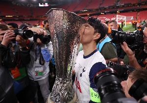 澳波：孫興慜是能團(tuán)結(jié)球隊(duì)的領(lǐng)袖 我曾鼓勵(lì)球員們?yōu)樗A得歐聯(lián)杯