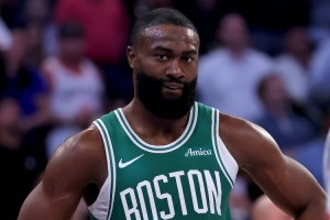 綠軍自媒體：看了福克斯的合同 感覺杰倫-布朗的也沒那么糟糕了