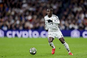 TA：門(mén)迪續(xù)約協(xié)議早已達(dá)成，他的團(tuán)隊(duì)驚訝皇馬遲遲沒(méi)官宣