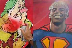 亞馬爾的壁畫已經(jīng)由創(chuàng)作者修復(fù)，此前曾被7個(gè)小矮人的涂鴉破壞