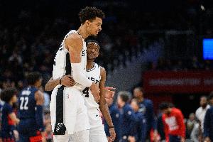 福克斯頂薪續(xù)約！文班亞馬明夏可提前續(xù)約 最高可簽5年3.17億美元