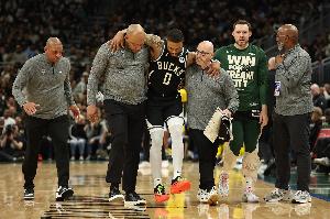 美記：若利拉德健康 雄鹿或用他換球星搭檔字母 這是他們最后一招