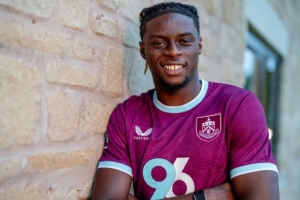 官方：切爾西中場烏戈丘庫轉(zhuǎn)會伯恩利，據(jù)悉轉(zhuǎn)會費2000萬歐