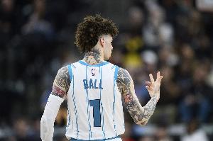 黃蜂GM：總有一天我們會(huì)押上所有資產(chǎn)爭(zhēng)取核心球員 現(xiàn)在堅(jiān)守過(guò)程