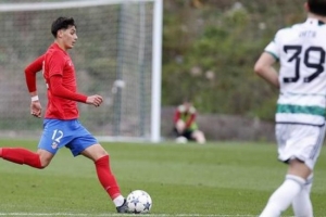 記者：巴薩將簽下馬競B隊20歲后衛(wèi)斯皮納，他有望競爭一線隊位置