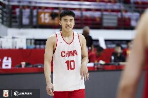 蘇群：王俊杰寶藏男孩兩次金雞獨(dú)立得分 中國(guó)隊(duì)實(shí)戰(zhàn)練兵破聯(lián)防