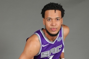 媒體人：目前已有CBA季后賽級別球隊(duì)報(bào)價(jià)NBA內(nèi)線球員拉比西埃