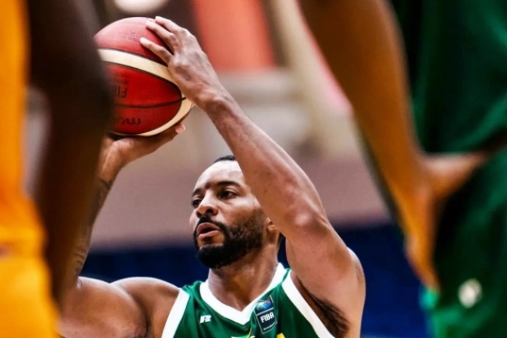 真猛~鮑科比背靠背僅歇1分多鐘狂砍34分&16罰11中 牙買加取兩連勝