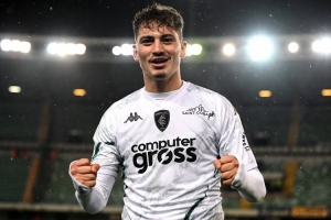 迪馬：卡利亞里對(duì)S-埃斯波西托加盟越來(lái)越樂觀，已安排明早體檢