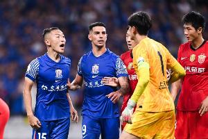 媒體人：申花7人跑動過萬米海港4人 位置前提讓吳曦前插機會減少