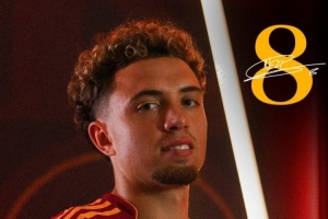 艾納維：選擇8號就是致敬偶像伊涅斯塔，但我沒想過要去和他比較