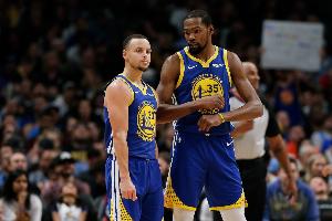 KD提FMVP令勇蜜破大防??他還曾“手滑”罵庫(kù)里+捧綠軍踩勇士