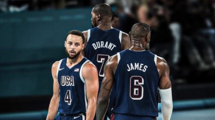 ??美媒曬詹杜庫奧運(yùn)合照：可能是史上最酷的籃球照片之一