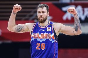 莫泰：在CBA打球?qū)ξ疑眢w消耗太大了 每場(chǎng)比賽打完都像被打了一頓