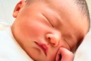 鄒陽妻子水亦詩回顧近一年生活：親愛的女兒 歡迎來到美麗新世界