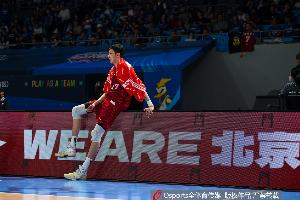 北京媒體人：周琦會(huì)和許指導(dǎo)及教練組見面溝通 確定后續(xù)的安排