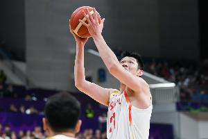 媒體人：但凡中國內(nèi)線再有點厚度 就算裁判這么個吹法 也能贏20+