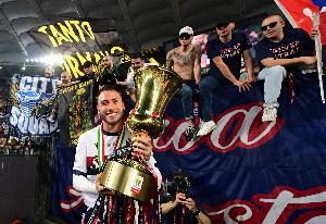 記者：前米蘭隊長卡拉布里亞周日接受帕納辛納科斯體檢，簽約3年