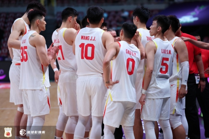 半決賽遇上了~中國(guó)男籃8戰(zhàn)新西蘭4勝4負(fù) 上次交手李凱爾搶斷絕殺