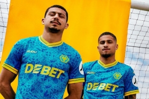 一起去度假嗎？穿球衣的那種??