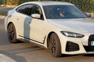 記者：馬斯坦托諾駕車抵達(dá)皇馬訓(xùn)練基地，即將參加球隊首次訓(xùn)練