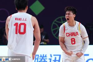 媒體人：男籃終于以正面形象喜提熱搜榜首 我們就該做亞洲最強(qiáng)隊(duì)