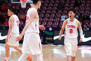 希望無大礙！趙睿半場三分2中2&罰球2中2得到8分2助 拼至受傷離場