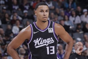 隊(duì)記：在和勇士的交易談判中 國(guó)王將穆雷和埃利斯列為非賣品