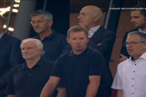 德超杯決賽拜仁vs斯圖加特，德國國家隊主帥納格爾斯曼現場觀戰(zhàn)