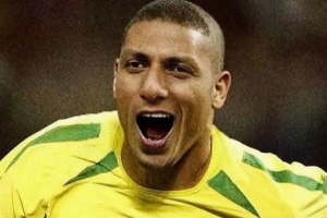 今日趣圖：什么！賴因德斯才5500萬(wàn)？把1500萬(wàn)浮動(dòng)給米蘭老鐵送去