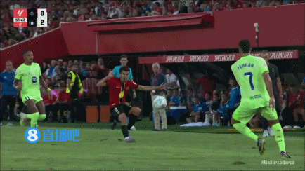 險(xiǎn)些發(fā)生沖突，拉菲尼亞剪刀腳飛鏟染黃，馬洛卡球員不滿