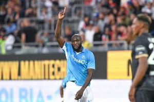 迪馬：盧卡庫(kù)至少停賽3個(gè)月，那不勒斯將重返轉(zhuǎn)會(huì)市場(chǎng)尋找1名前鋒