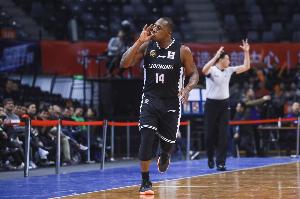 郭士強(qiáng)畫出的絕殺戰(zhàn)術(shù)曾在執(zhí)教遼籃時奏效 哈德森多次命中三分！