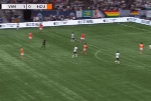 爆桿破門可惜越位！穆勒首秀登場(chǎng)3分鐘便破門，但是隊(duì)友越位在先