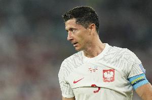 波蘭主帥：我會(huì)在國(guó)家隊(duì)下次集訓(xùn)前解決隊(duì)長(zhǎng)問題，球迷們支持萊萬