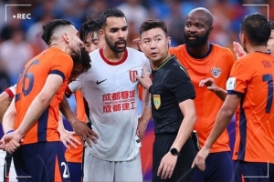 朱藝：蓉城止步足協(xié)杯半決賽，德爾加多剩余5場(chǎng)停賽在中超執(zhí)行