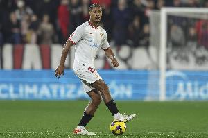 記者：巴代今天下午去勒沃庫森體檢，球員轉(zhuǎn)會(huì)費(fèi)3000萬歐&簽約5年