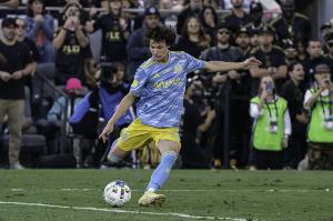 記者：21歲美國(guó)中場(chǎng)亞倫森將加盟科羅拉多急流，交易已經(jīng)完成