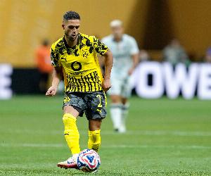 德天空：揚(yáng)-庫托傷勢明顯好轉(zhuǎn)，有可能趕上德甲首輪比賽