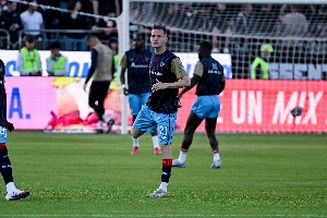 2年半前公開出柜！29歲捷克中場(chǎng)揚(yáng)克托宣布退役：受重傷+因?yàn)楹⒆? >
                                        </div>
                                    </div>
                                    <div   id=