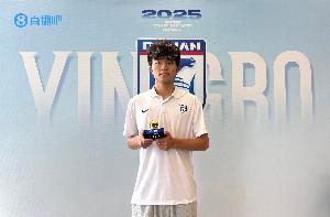 博主：24歲中場(chǎng)呂焯毅今年年初與英博簽約三年，合約至27年底到期