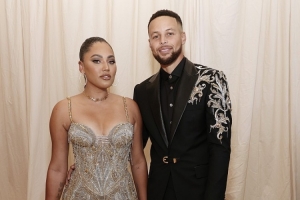 有點尬！阿耶莎：庫里第一次在和我表白是在我們?nèi)铱措娪皶r